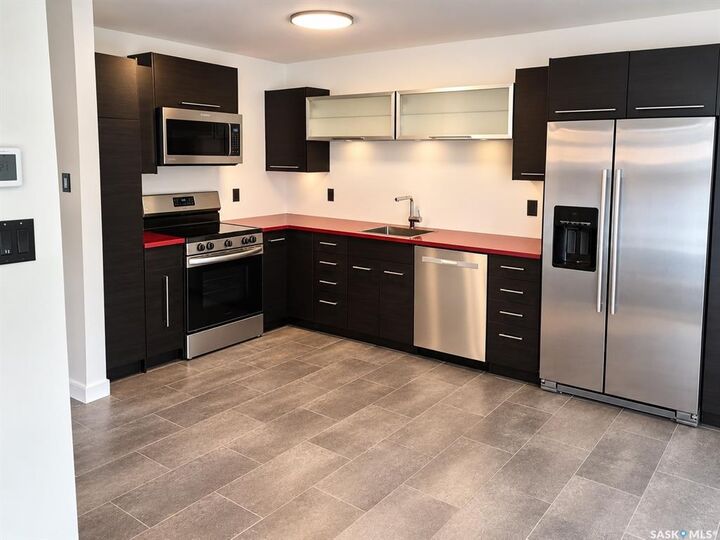 Property Photo:  905A Argyle Avenue  SK S7H 2V9 