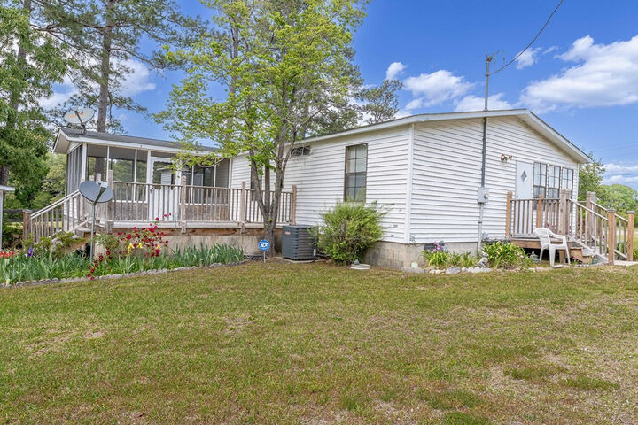 Property Photo: 652 Tee Vee Road SC 29047