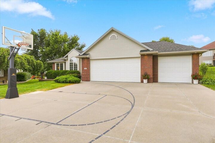 Property Photo:  101 Garwin  Circle  IA 51503 