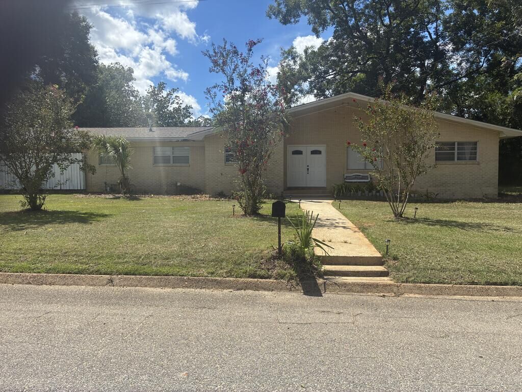 Property Photo: 68 S Edwards St AL 36352