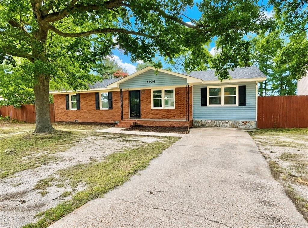 Property Photo:  5934 Braxton Road  NC 28348 