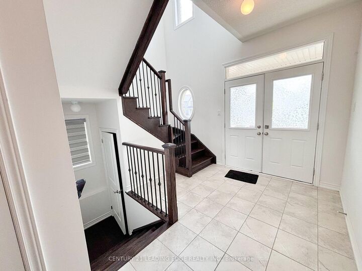 Property Photo: 19 Wakefield Boulevard ON L3W 0L7