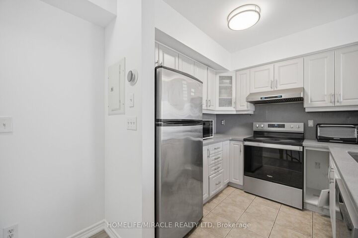 3049 Finch Avenue W 2002 — photo 1