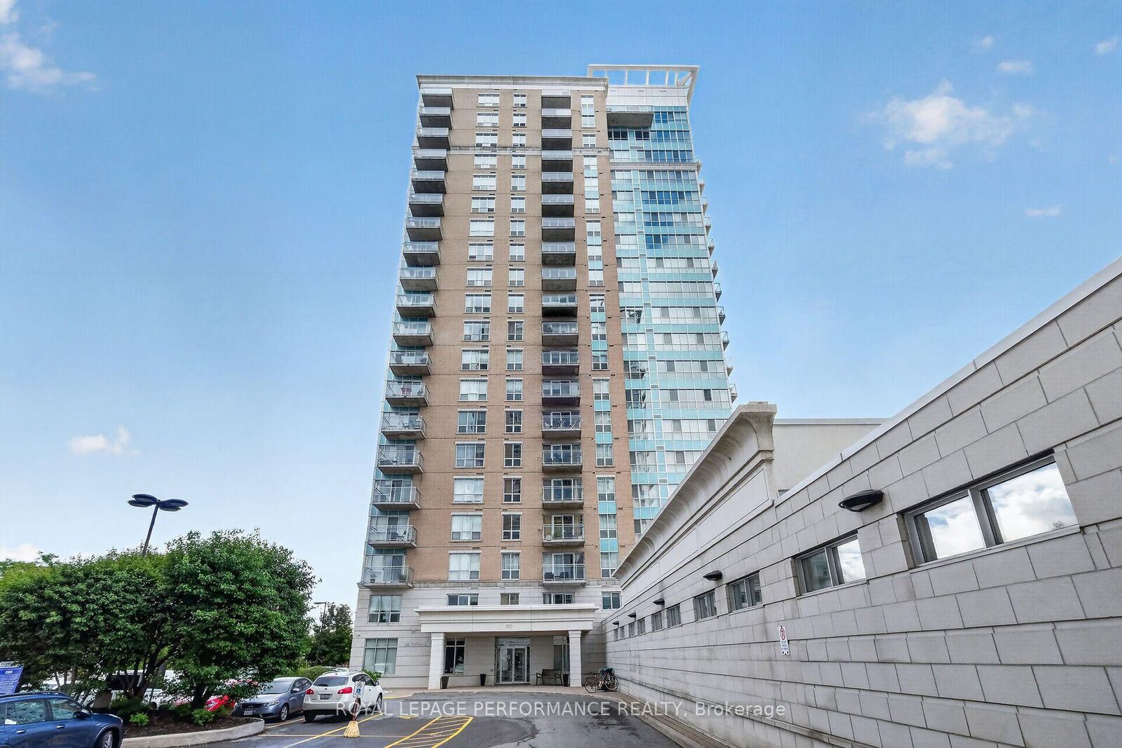 Property Photo:  90 Landry Street 1606  ON K1L 0A9 