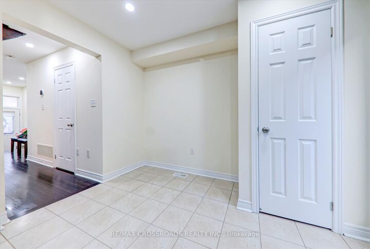 Property Photo: 19 Kawneer Terrace ON M1P 0C3