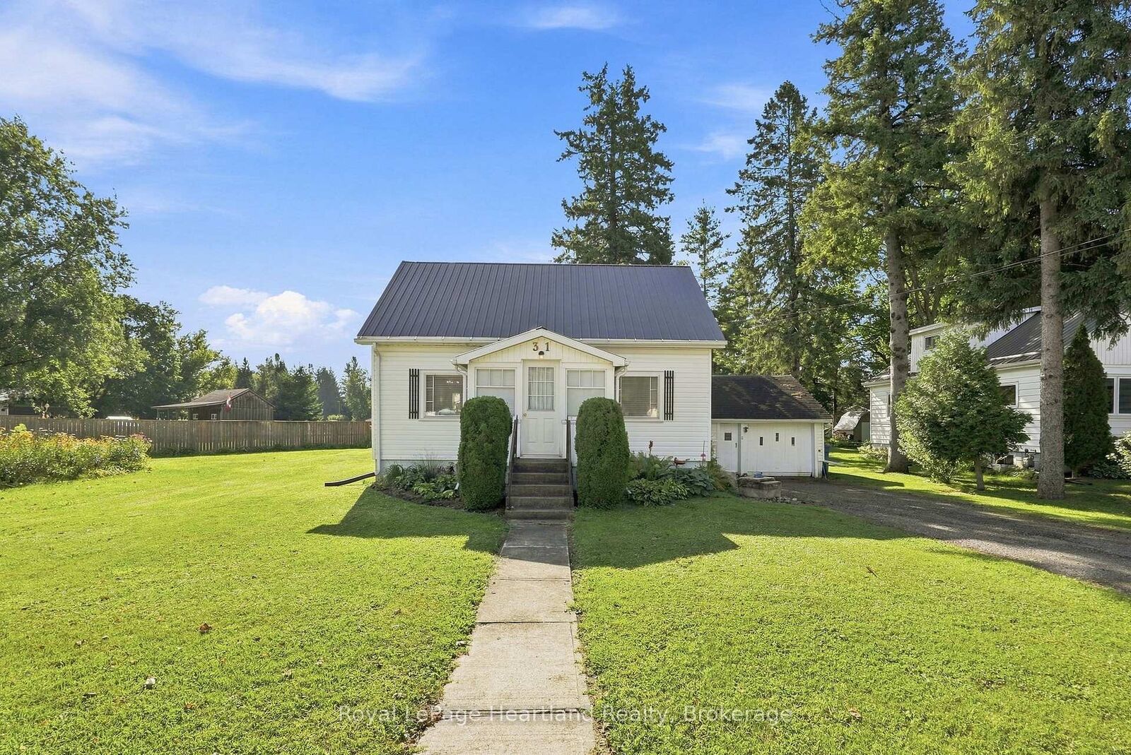 Property Photo:  31 Louise Street  ON N0G 1Z0 