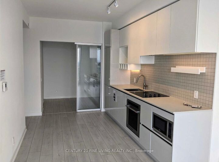 Property Photo:  950 Portage Parkway 5107  ON L4K 0J7 