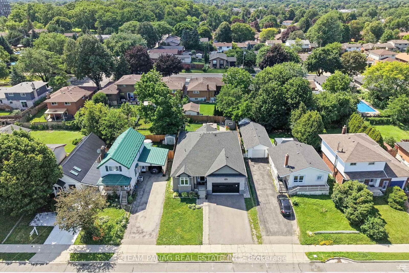 Property Photo:  646 West 5th Street  ON L9C 3R2 