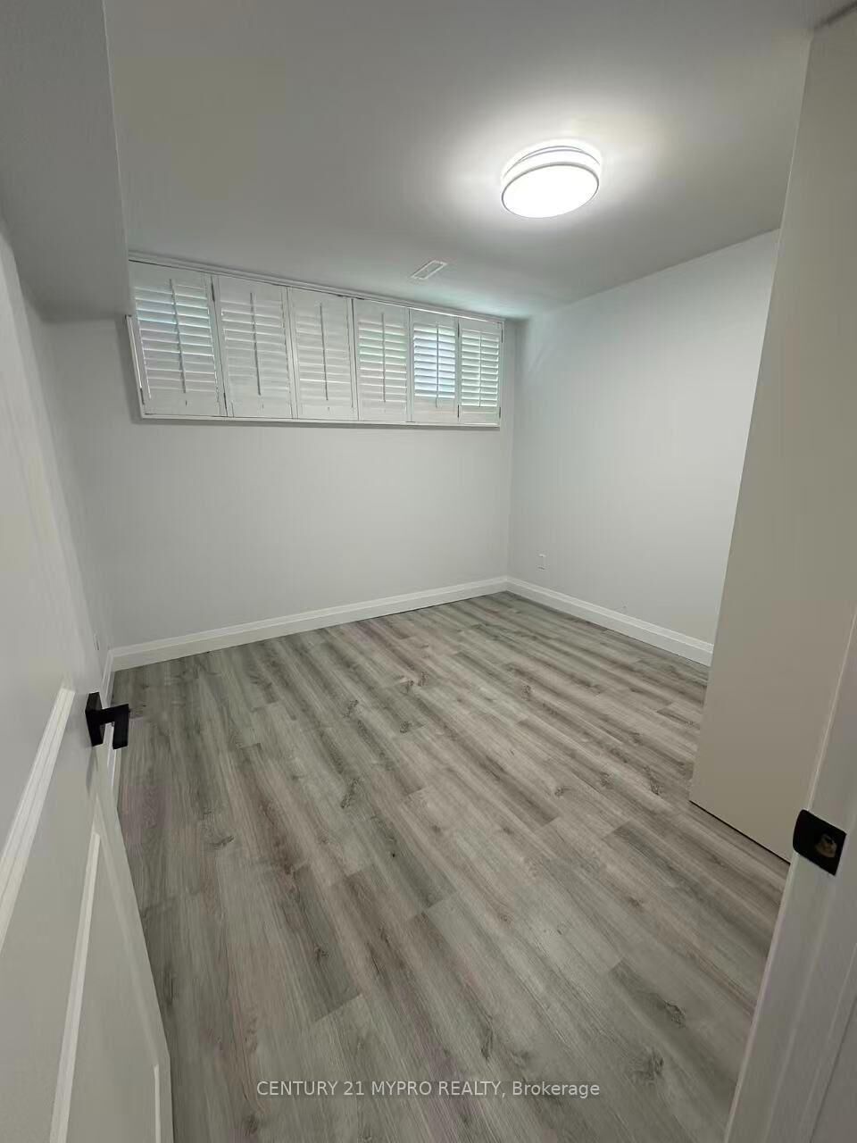Property Photo:  5 Chant Crescent Lower  ON L3R 1Y7 