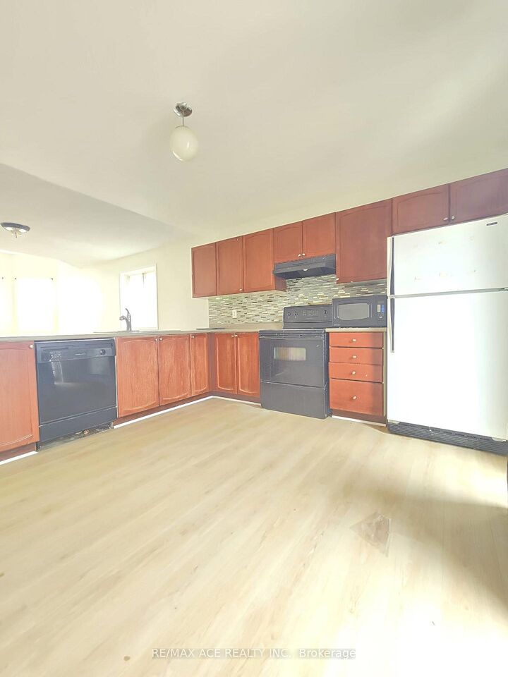 Property Photo:  48 Ambler Bay N/A Main  ON L4M 7A6 