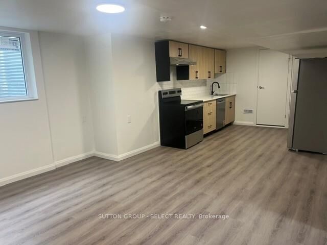 Property Photo:  6 Kirkton Court Lower  ON N5X 1T2 