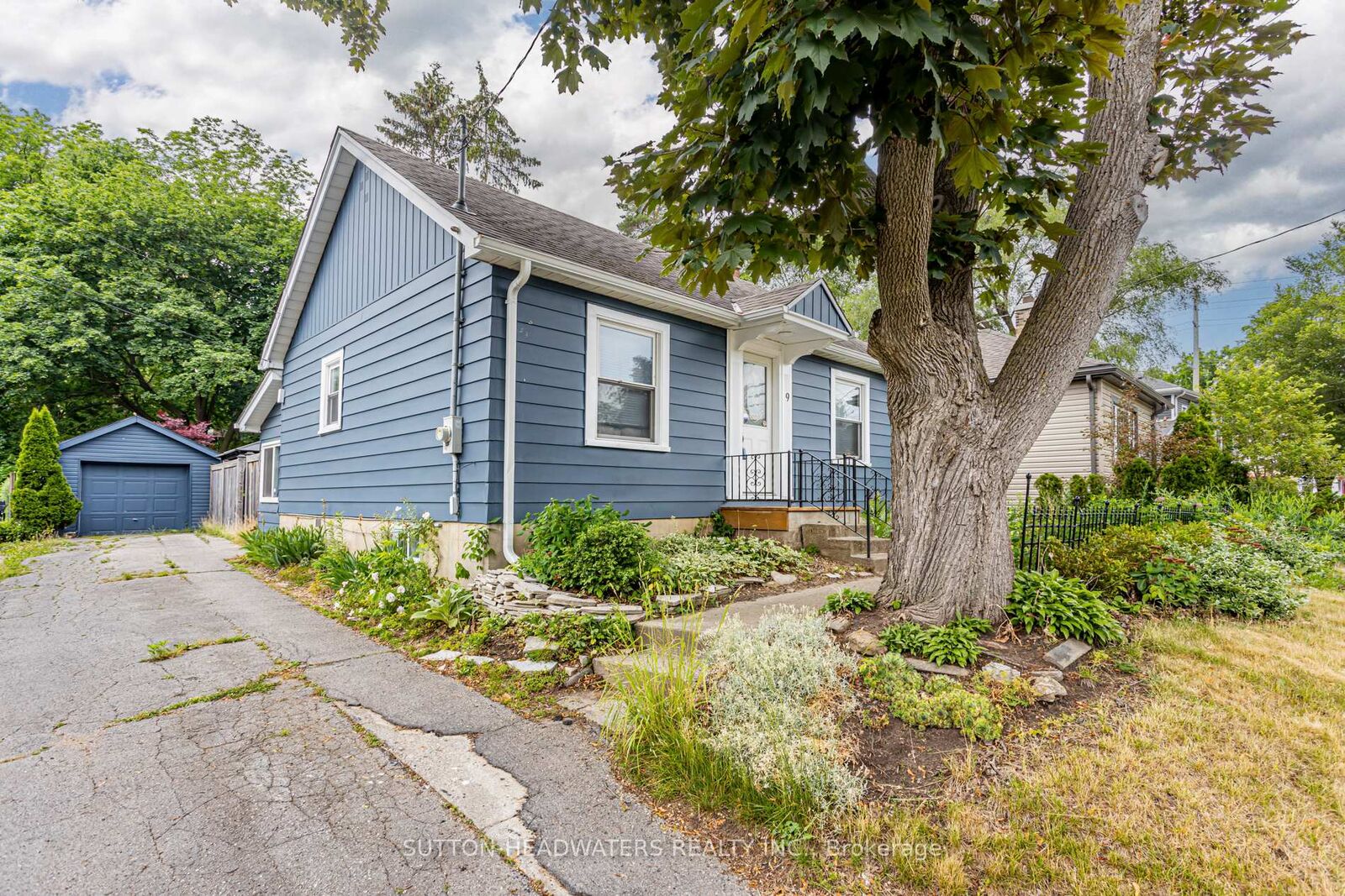Property Photo:  9 Forward Avenue  ON N6H 1B5 