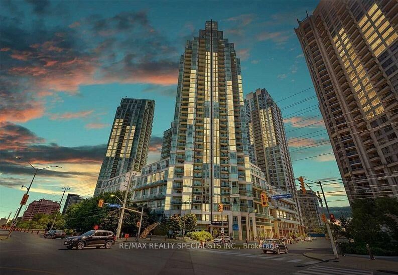 Property Photo:  3939 Duke Of York Boulevard W 2401  ON L5B 4N2 