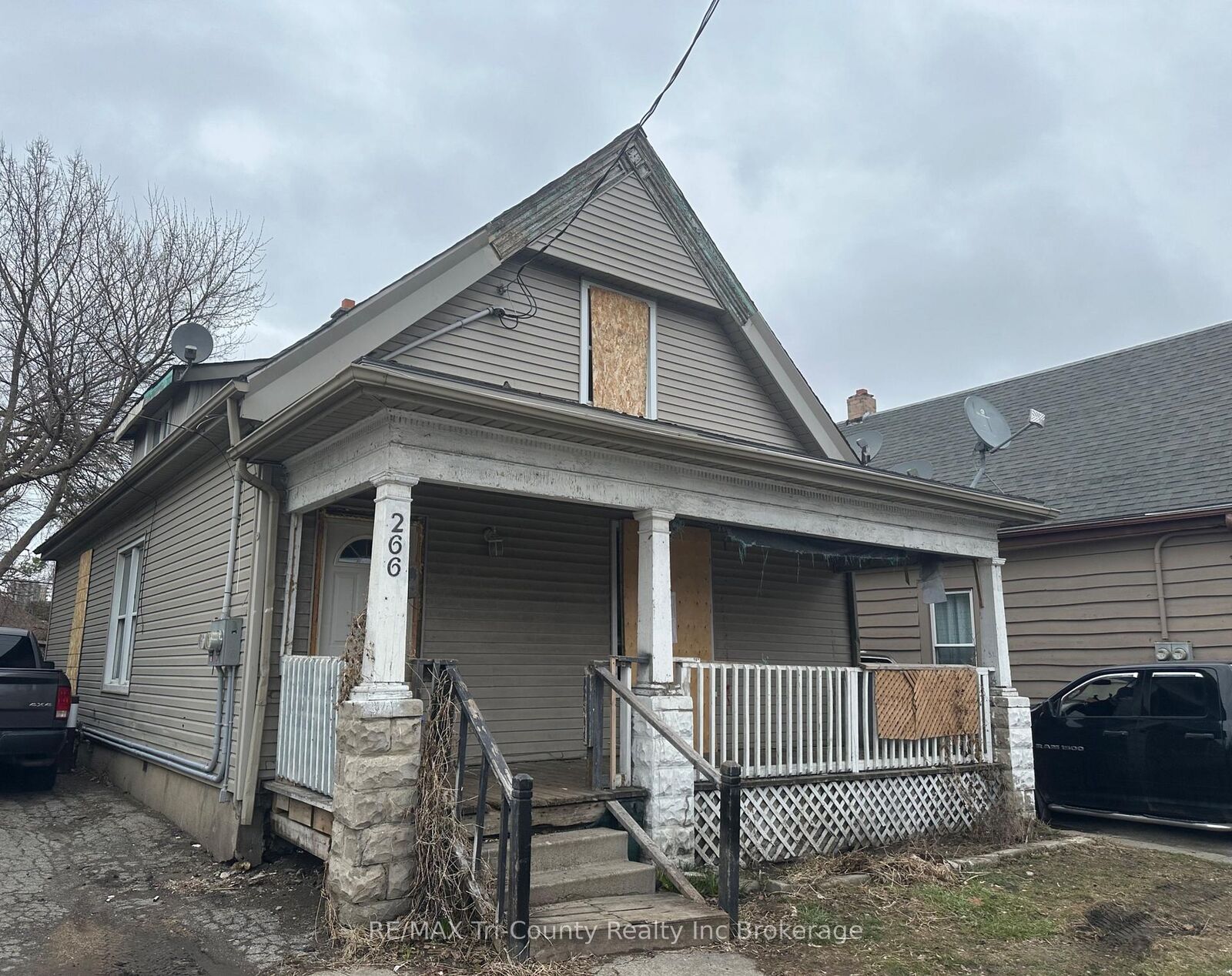 Property Photo:  266 Hamilton Road  ON N5Z 1R3 