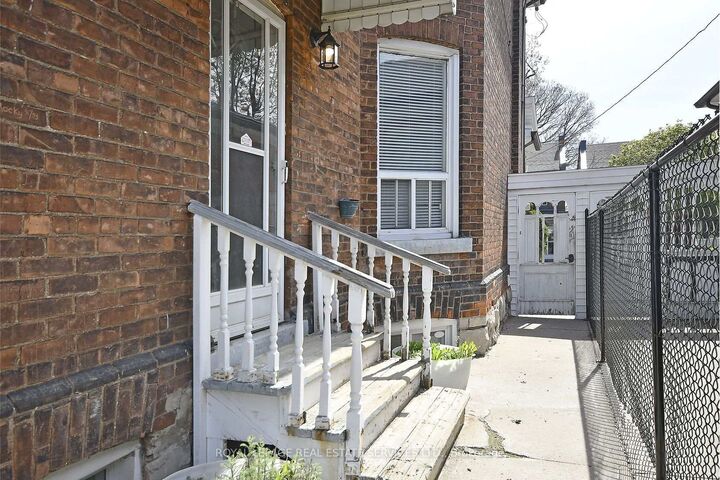 Property Photo:  47 Emerald Avenue N Main  ON L8L 5K2 