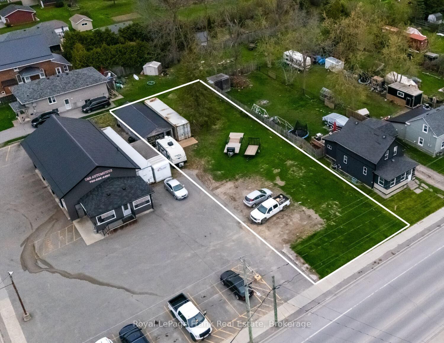 Property Photo:  122 Queen Street  ON K9V 1N3 