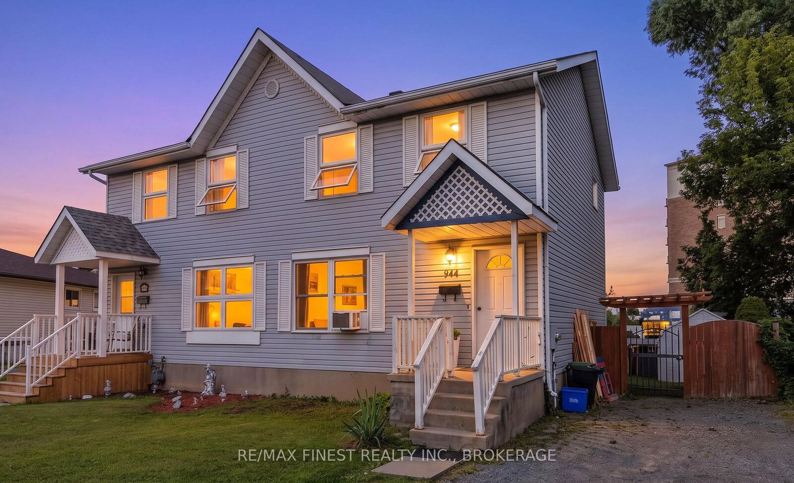 Property Photo:  944 Uxbridge Crescent  ON K7M 8K8 