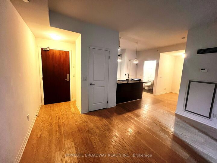 Property Photo:  8 Mercer Street 907  ON M5V 0C4 