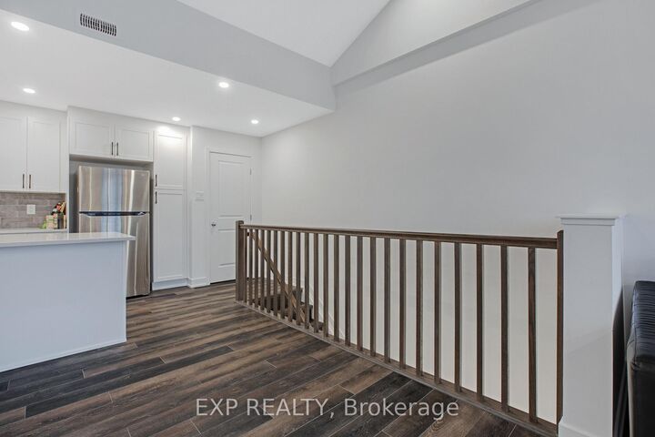 Photo de la propriété:  380 Rolling Meadow Crescent C  ON K1W 0A7 