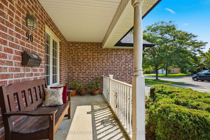 Property Photo:  90 Moraine Crescent  ON N6G 4Z1 