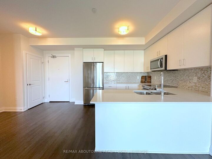 Property Photo:  2333 Taunton Road 726  ON L6H 0N5 