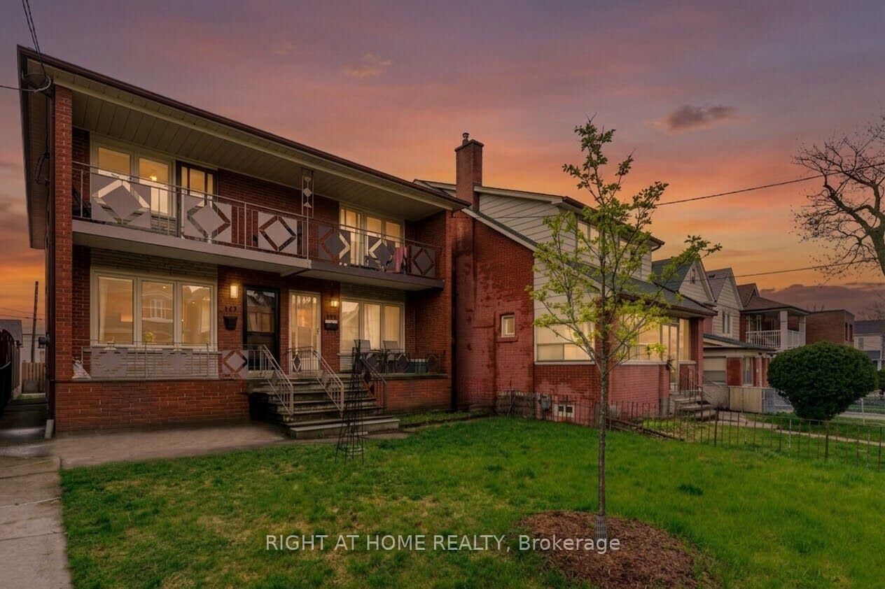 Property Photo:  147 Ascot Avenue  ON M6E 1G5 