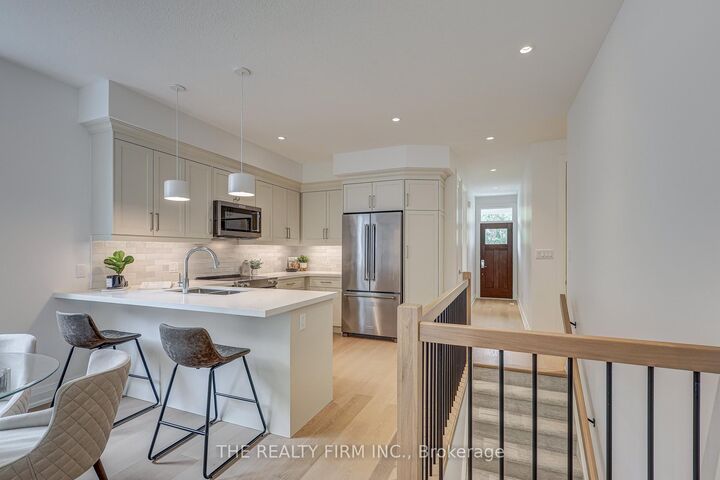 Property Photo:  85 Forest Street 18  ON N5H 1S5 