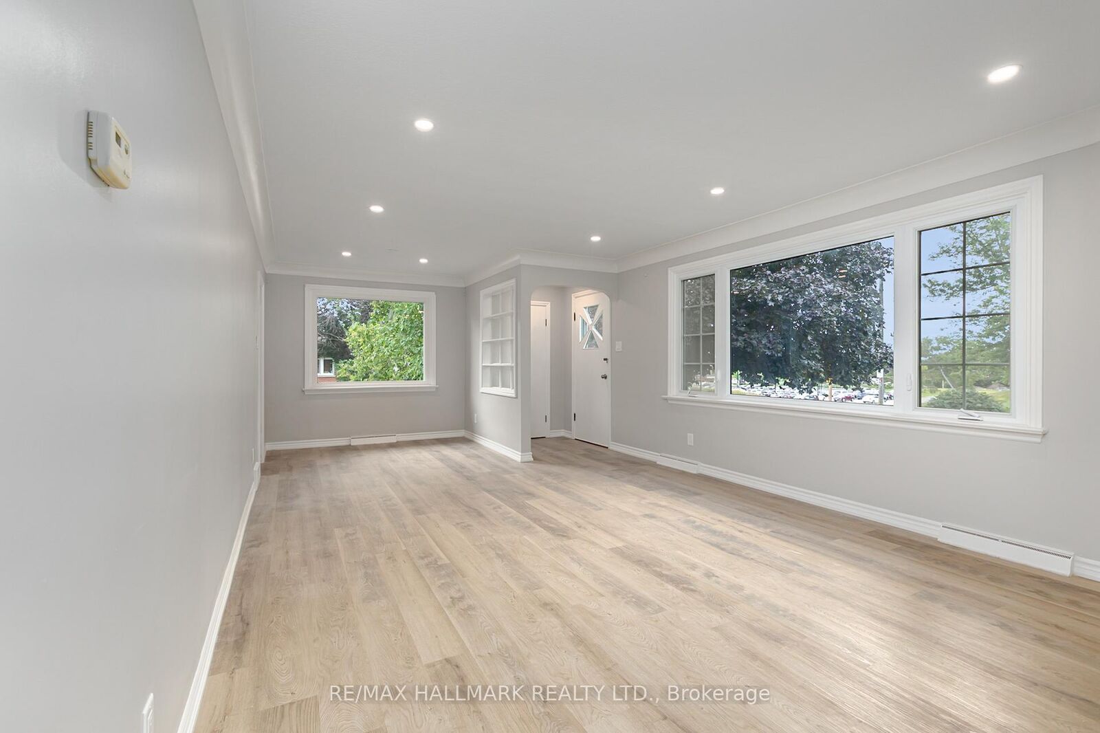 Property Photo: 201 High Street Upper ON L1N 5H5