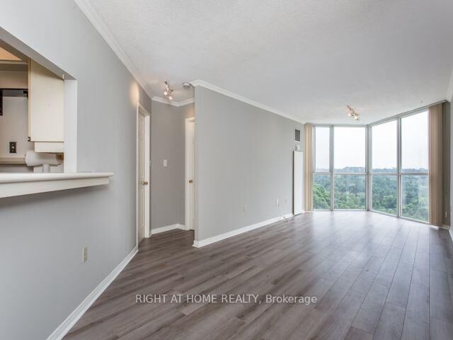 Property Photo:  5 Concorde Place 1110  ON M3C 3M8 