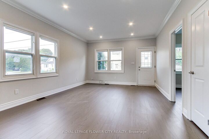 Property Photo:  24 John Street Main Floor  ON L7G 2J7 