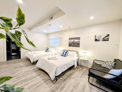 Photo de la propriété:  1064 Barton Street Apt 1  ON L8L 3E5 