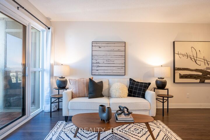 20 Meadowglen Place 2410 — photo 1