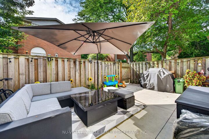 Property Photo: 370 Homestead Court 13 ON N6G 2E9