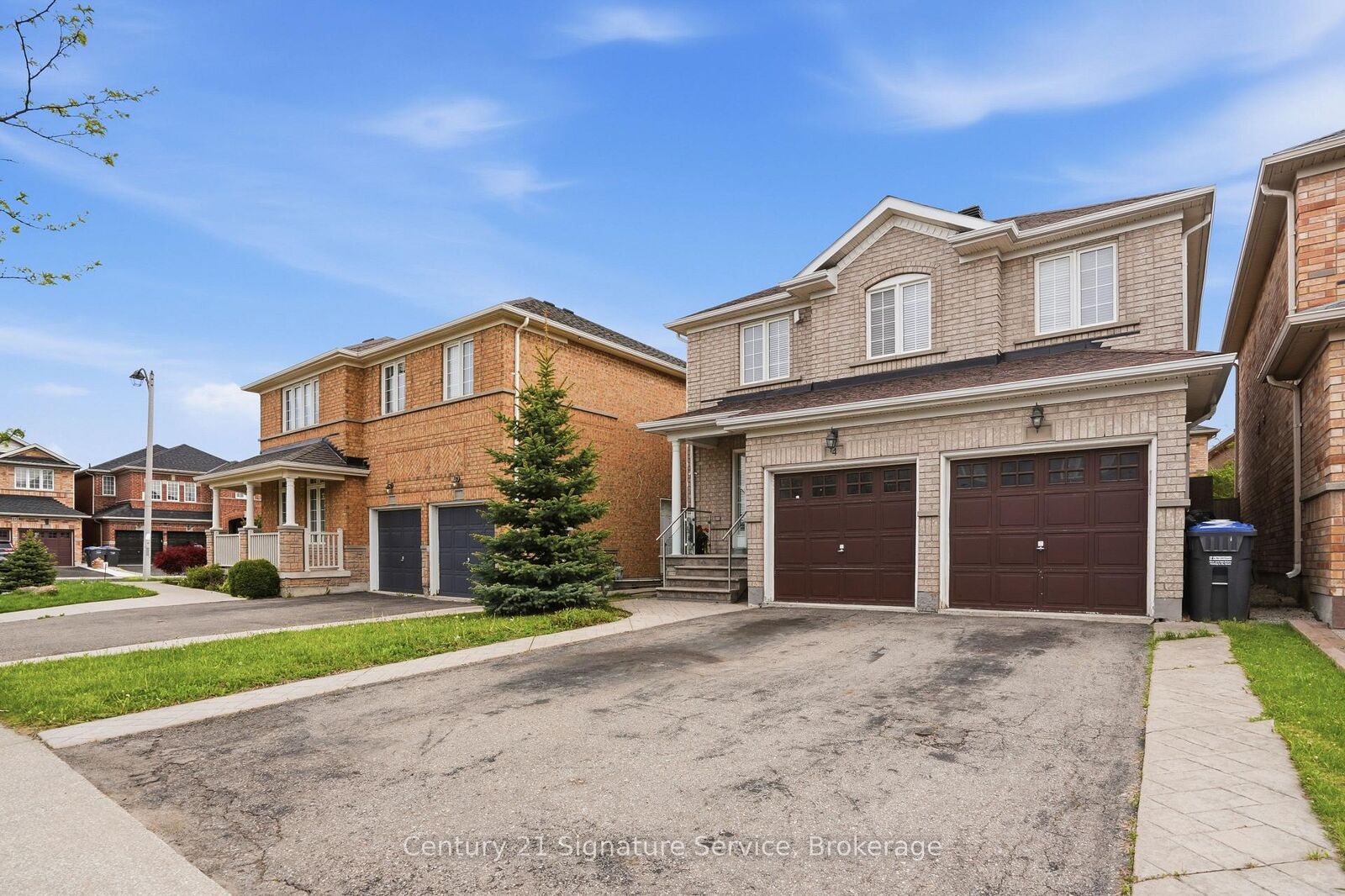 Property Photo:  4 Cloverlawn Street  ON L7A 3X6 