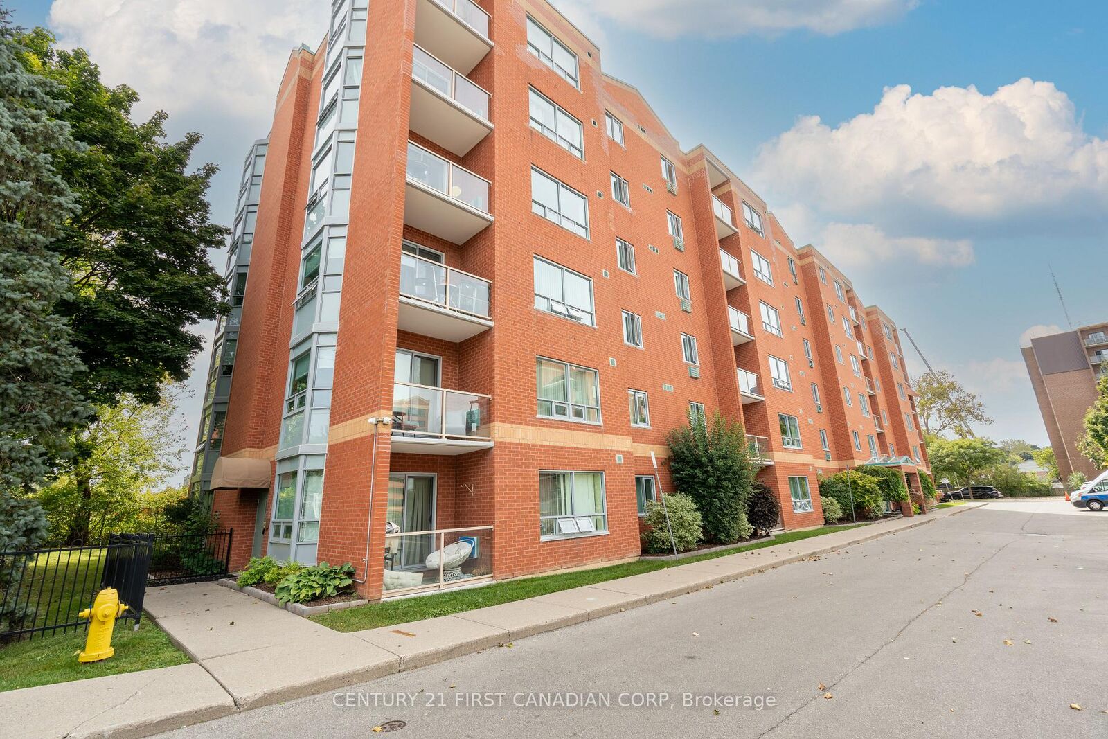 Property Photo:  77 Baseline Road W 608  ON N6J 1V5 