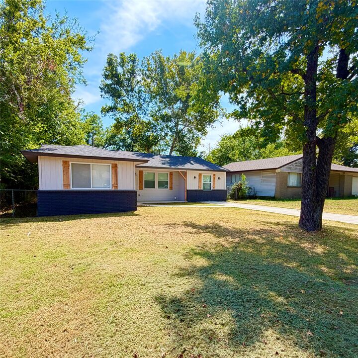 Property Photo:  19552 E 1st Place  OK 74108 