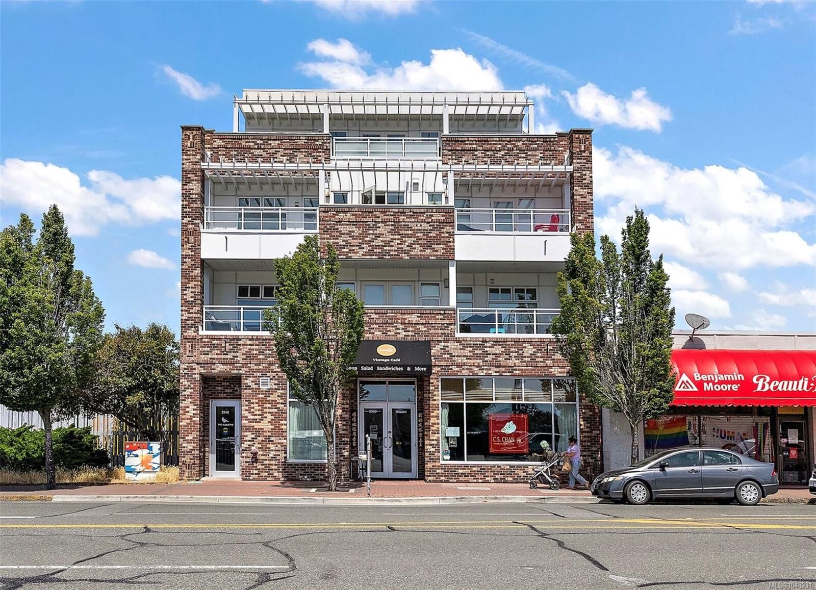 Property Photo:  2348 Beacon Ave #203  BC V8L 1X3 