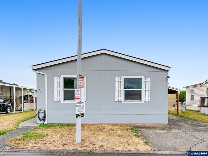 Property Photo: 907 York St 84 OR 97325