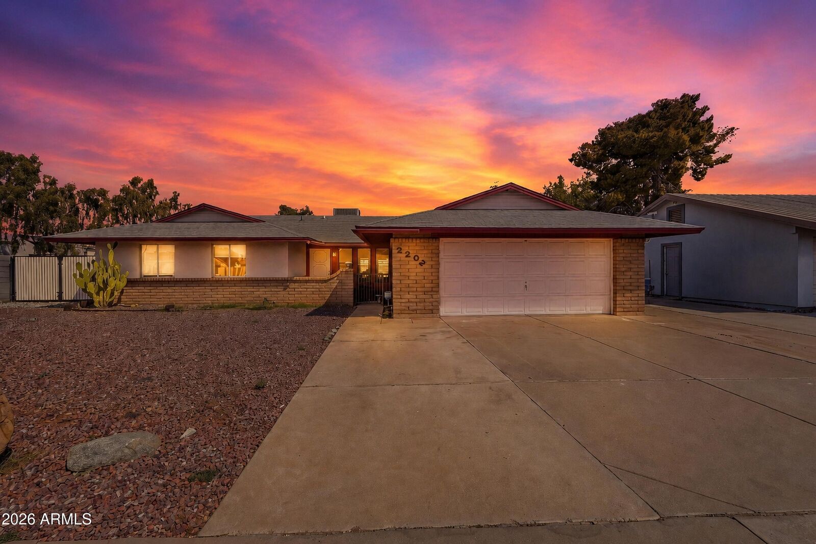 Property Photo:  2202 E Hampton Avenue  AZ 85204 