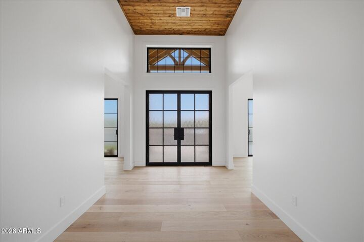 Property Photo: 8058 E Palm Lane AZ 85207