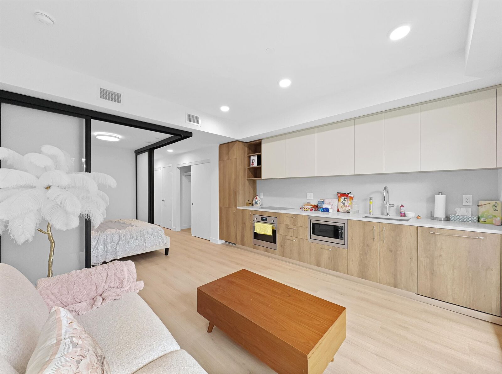 Property Photo:  133 W 49th Avenue 3xx  BC V5Y 0P8 
