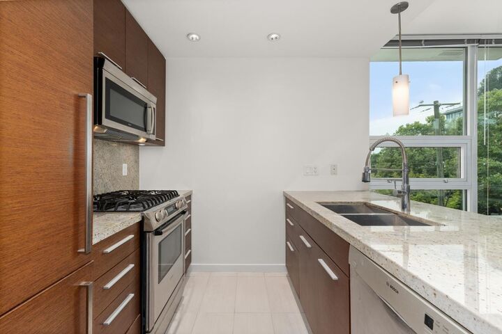 Property Photo:  2528 Maple Street 302  BC V6J 0B5 