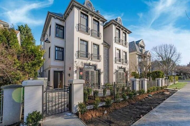 Property Photo:  815 W 15th Avenue  BC V5Z 1R8 