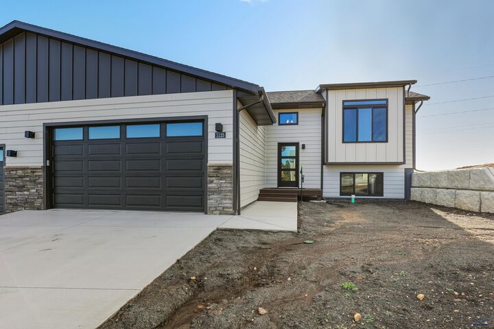 Property Photo:  1125 Pinnacle Ct  SD 57701 