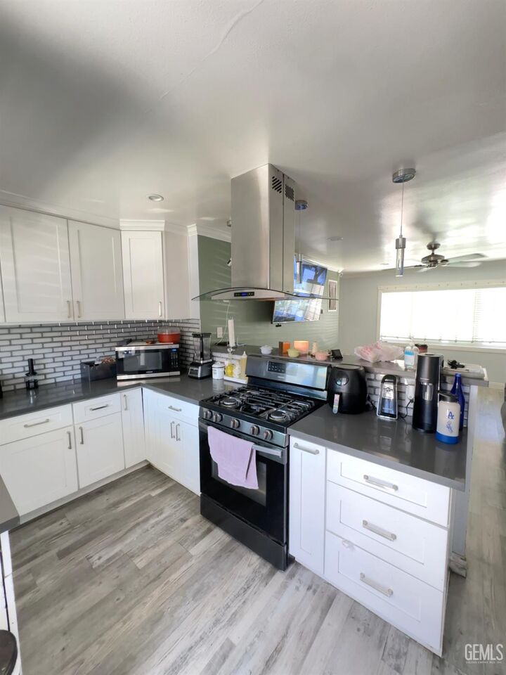 Property Photo:  419 W Kamala Street  CA 93033 