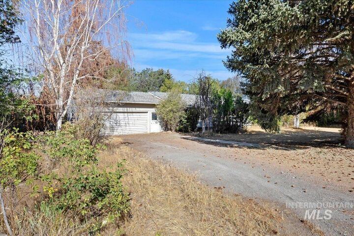 Property Photo:  100 Park St.  ID 83335 