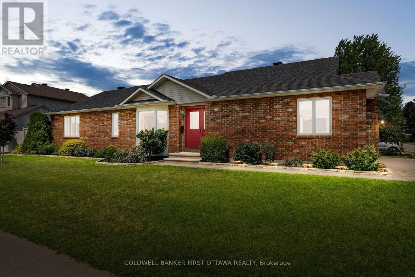 Property Photo: 1170 Ambercrest Street ON K1J 1B2