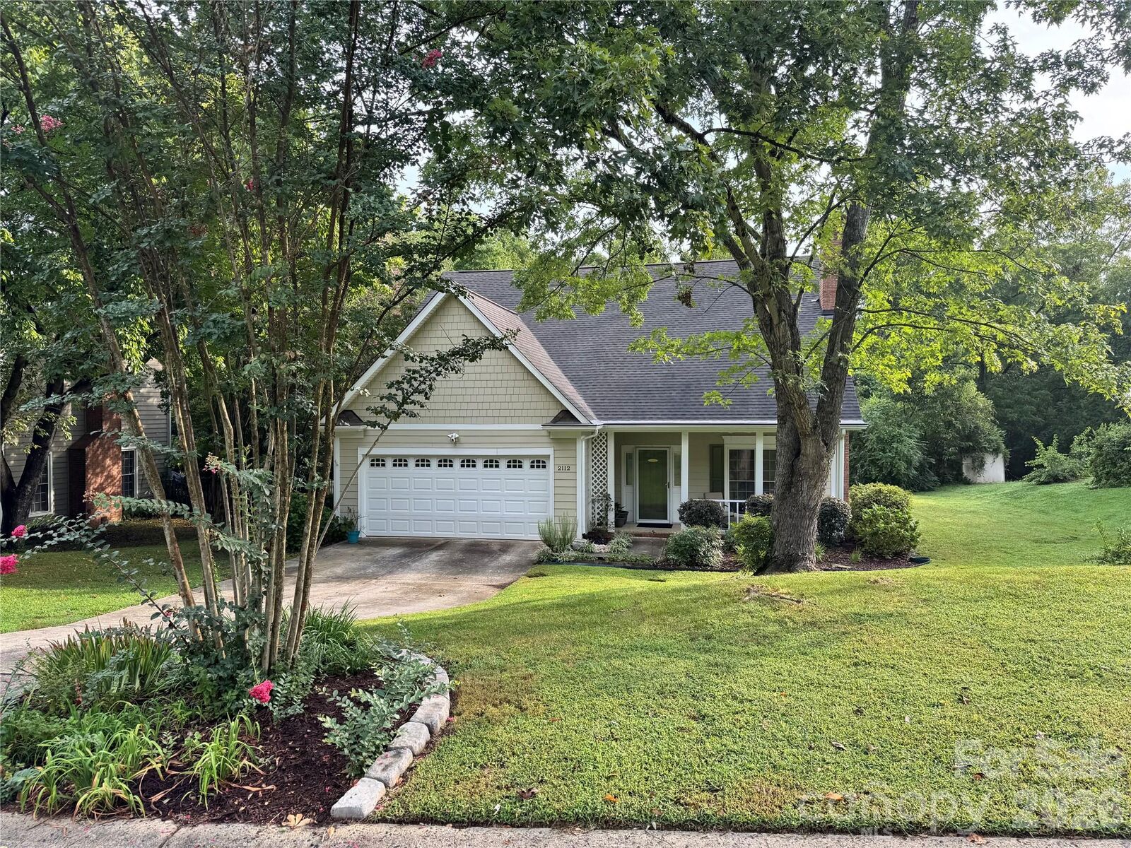 Property Photo: 2112 Long Ridge Lane NC 28214