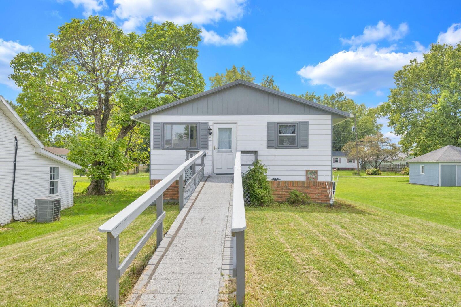 Property Photo:  1116 E Chestnut Street  OH 43130 