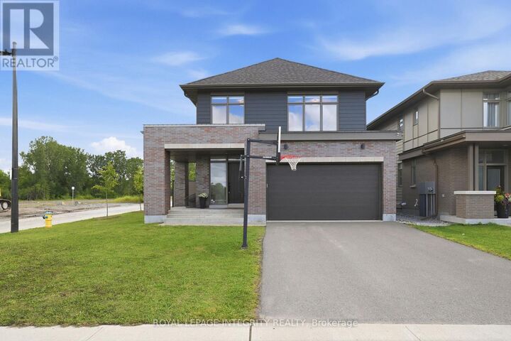 Property Photo:  300 Wigwas Street  ON K1K 4Z4 